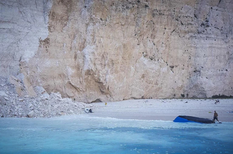 Κλειστό το Ναυάγιο στη Ζάκυνθο μετά την κατολίσθηση- Μαρτυρίες για τις στιγμές του τρόμου (βίντεο)